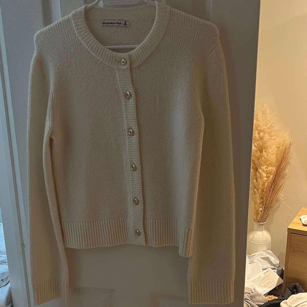 Abercrombie & Fitch Cream Cardigan Sweater